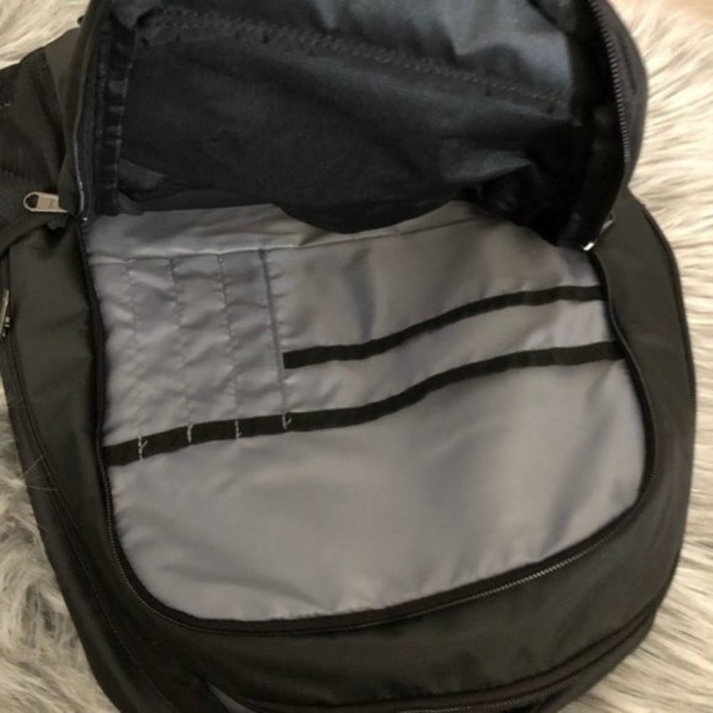 Under Armour Boy’s Storm Backpack -NWT - Picture 5 of 7